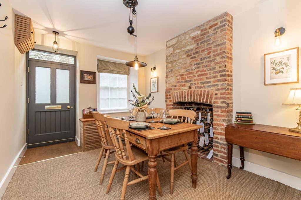 Oxfordshire Living - The Bowler Hat Cottage - Woodstock Esterno foto